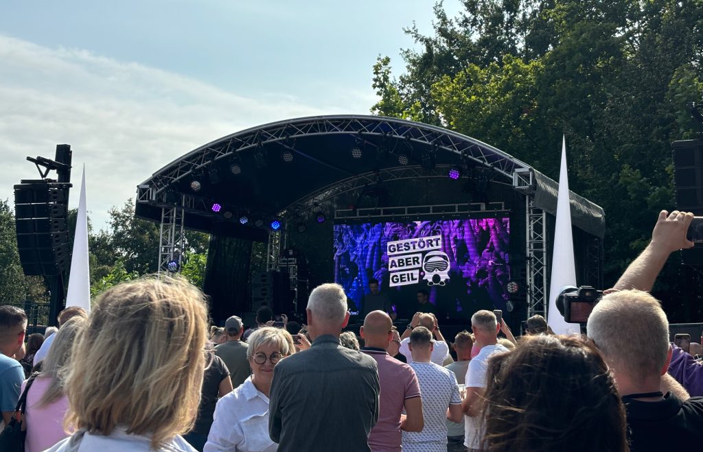 Gestört-aber-Geil-Auftritt-Menschen-Konzert